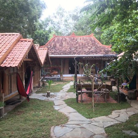 Vh Surf Camp Apartamento Pacitan Exterior foto
